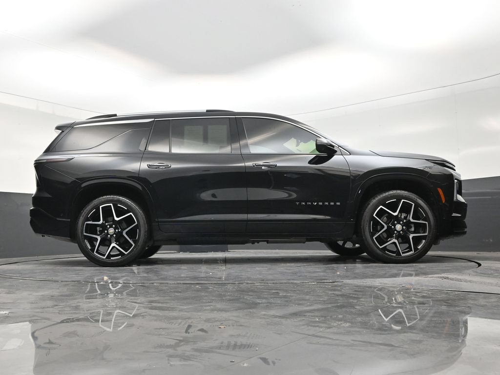 Used 2025 Chevrolet Traverse High Country FWD image 25
