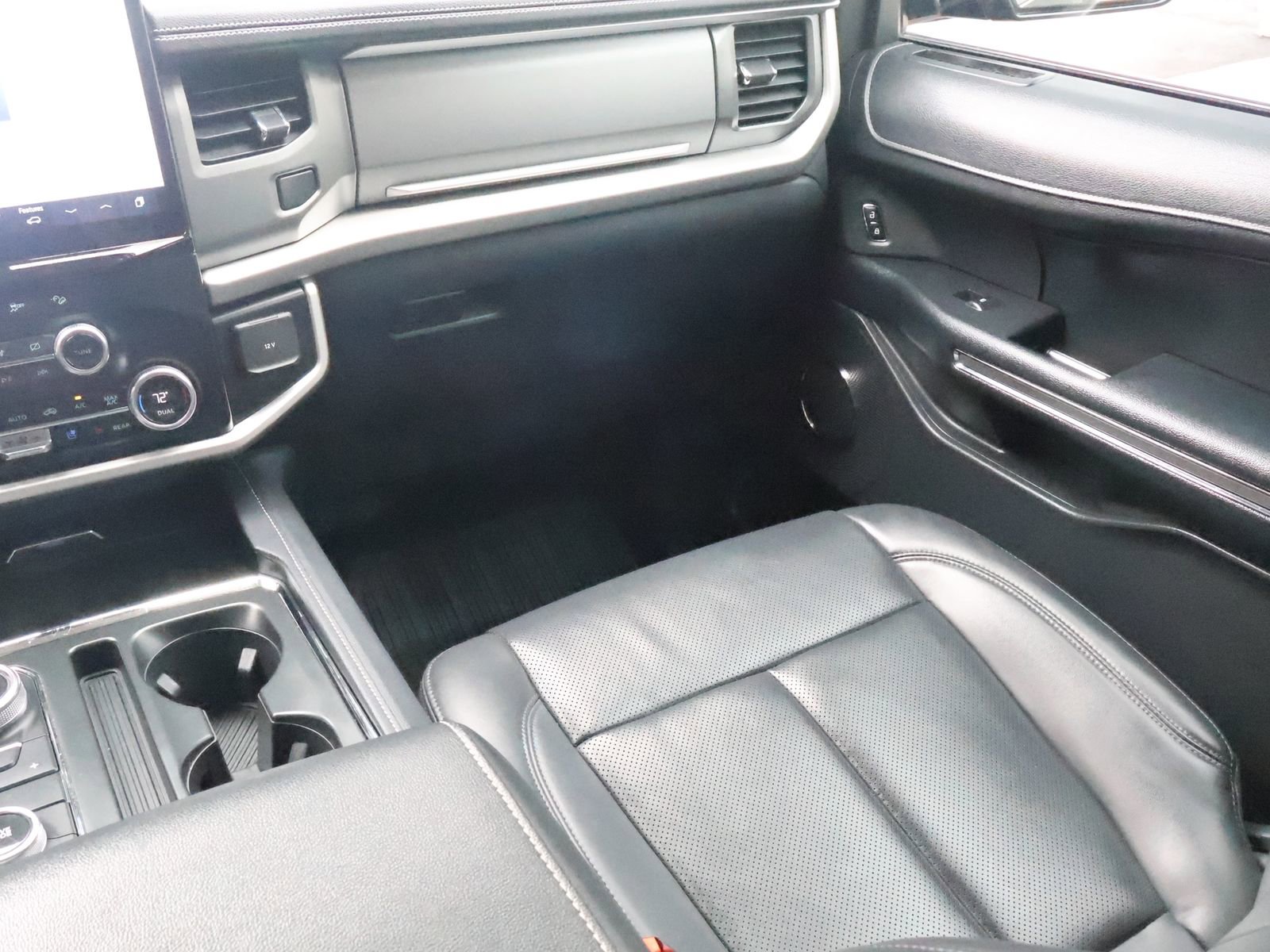 Used 2024 Ford Expedition XLT AWD/4WD image 30