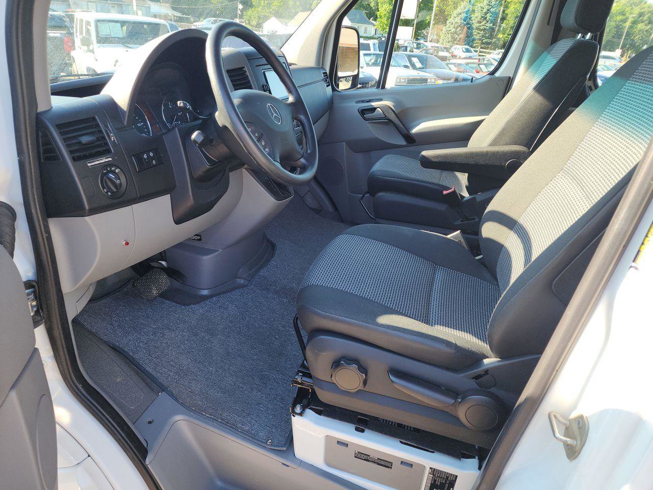 Used 2011 Mercedes-Benz Sprinter 2500 image 3