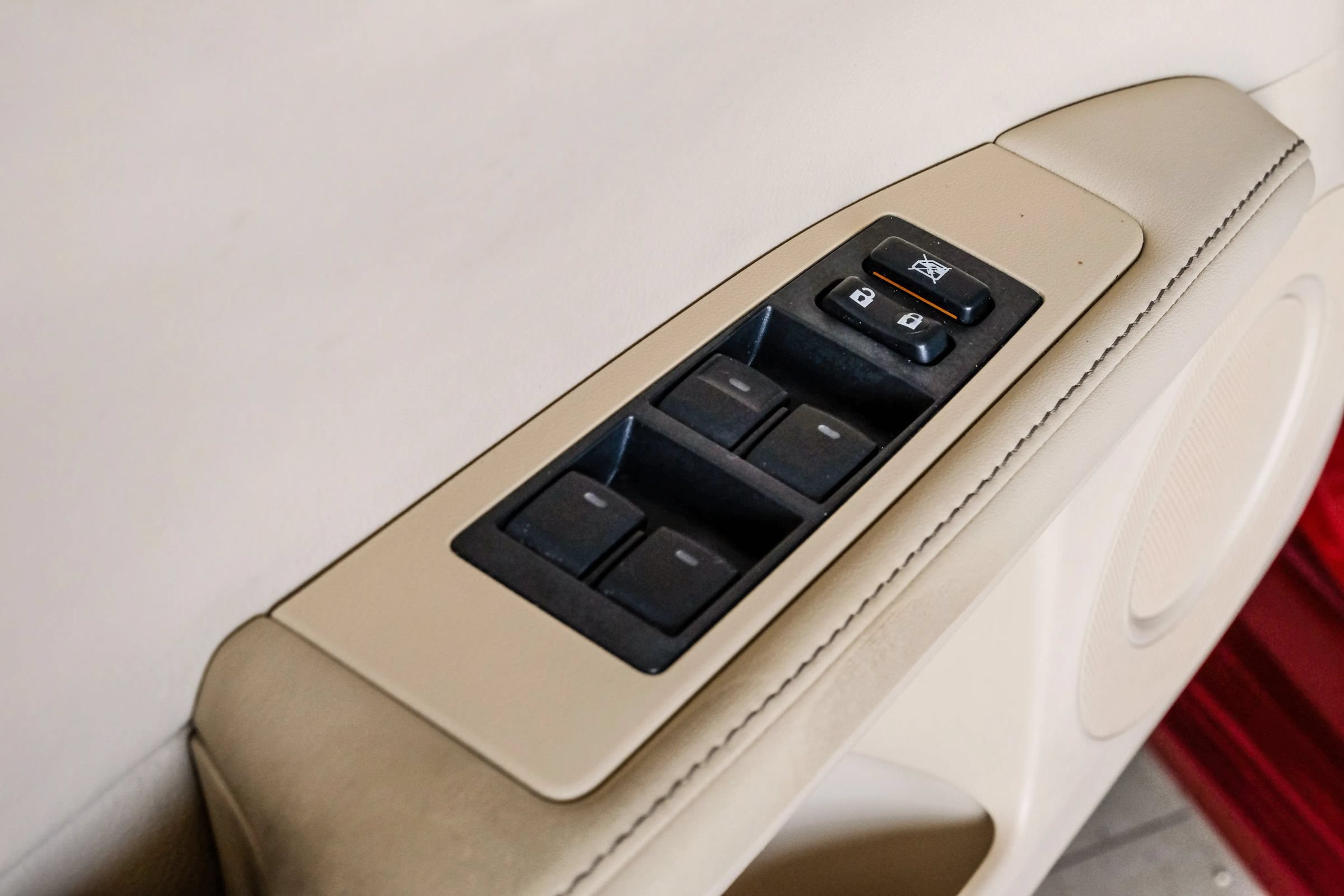 Used 2014 Lexus ES 300h w/ Luxury Package w/Bamboo Trim FWD image 48