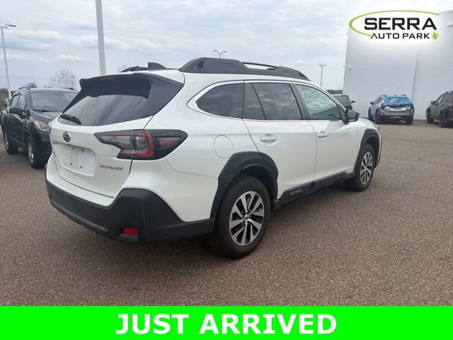 Used 2023 Subaru Outback Premium image 3