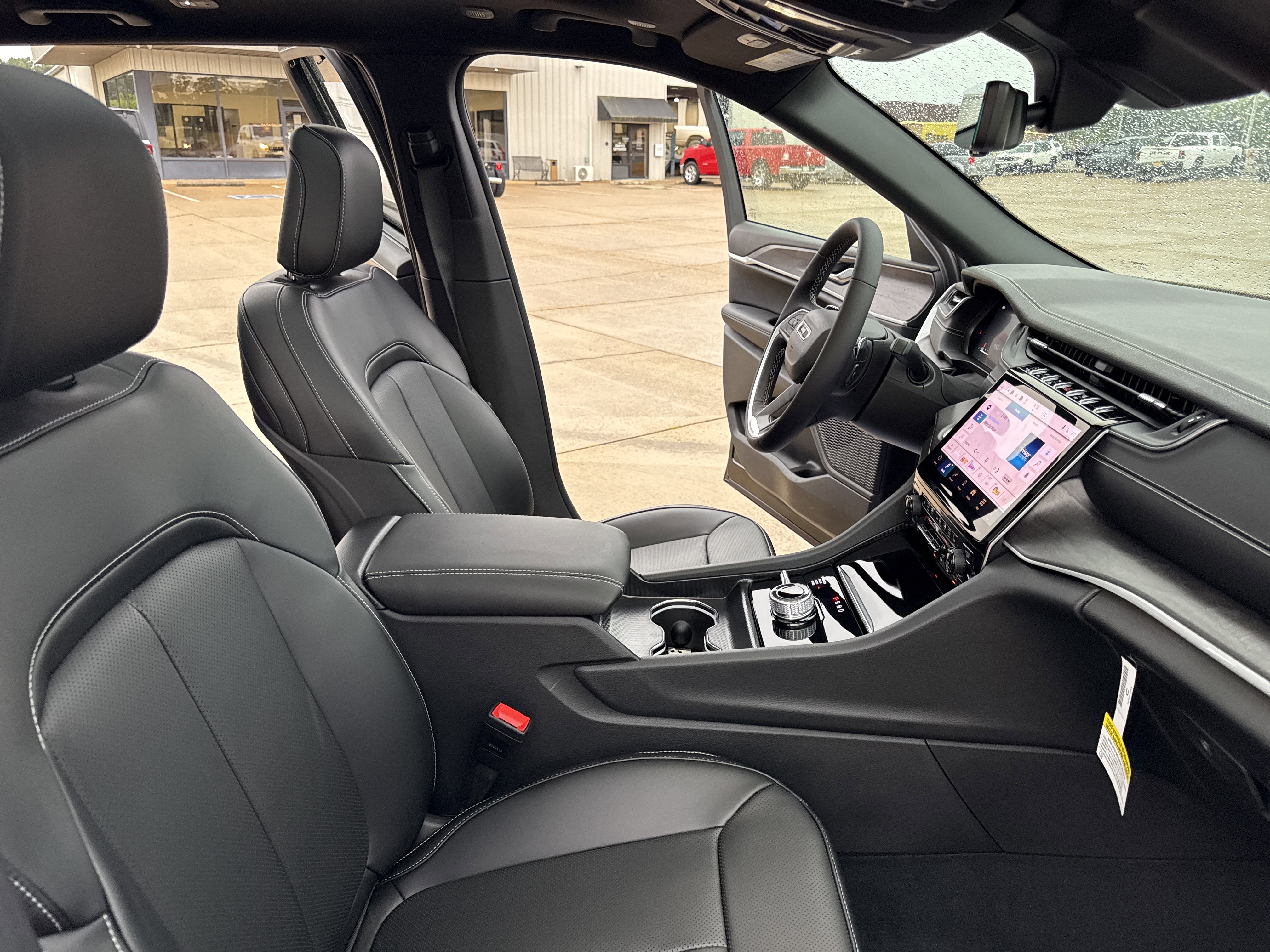 New 2025 Jeep Grand Cherokee Limited w/ Luxury Tech Group II image 32