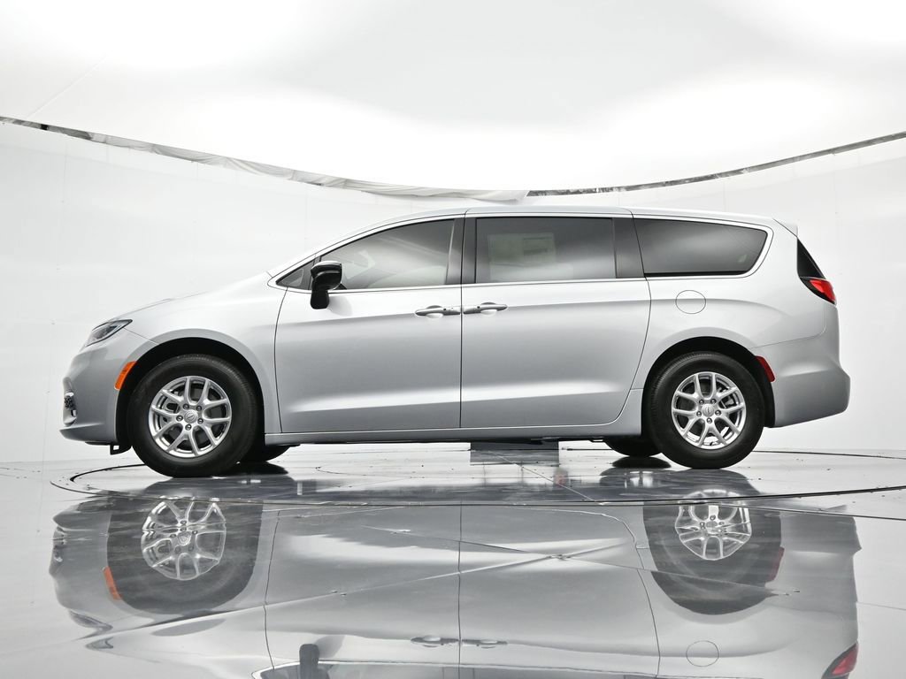 New 2026 Chrysler Pacifica Select FWD image 25