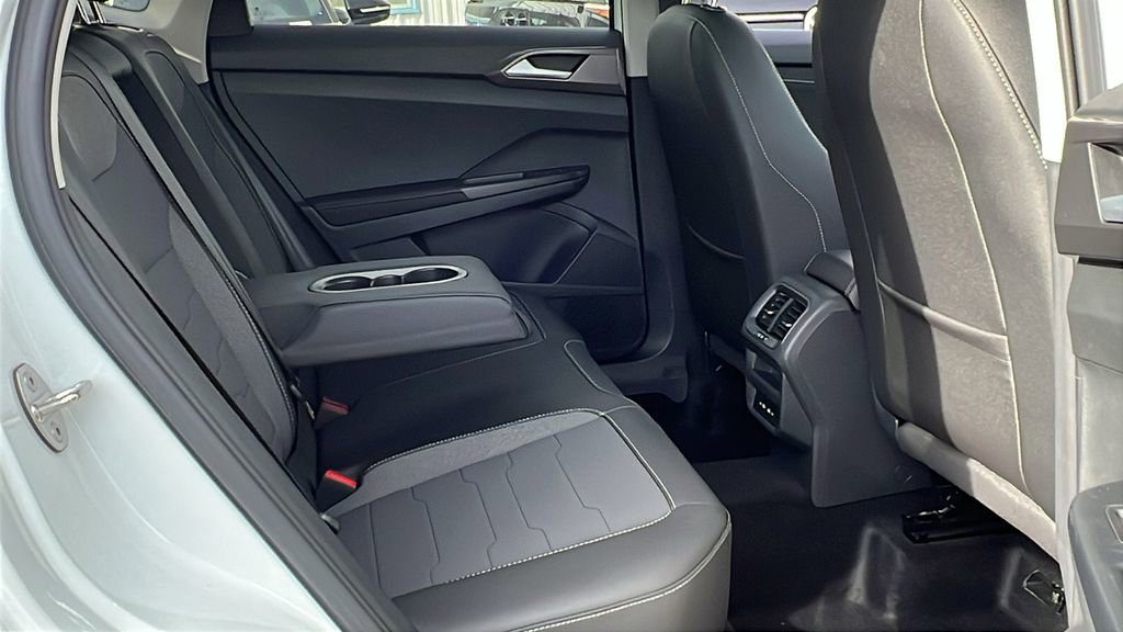 New 2026 Volkswagen Taos SE image 11