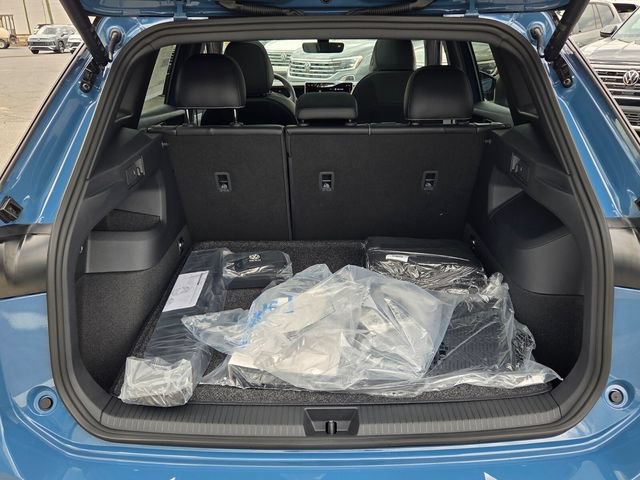 New 2026 Volkswagen Tiguan SE R-Line FWD image 12