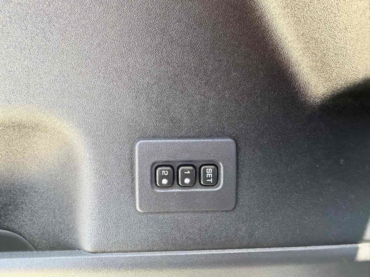 Used 2012 Nissan Titan SL RWD image 12