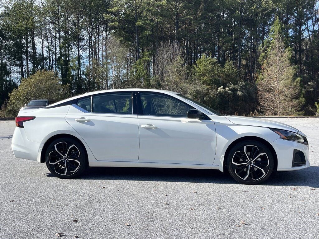 Certified 2025 Nissan Altima 2.5 SR w/ SR Premium Package image 27