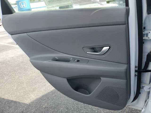 Used 2025 Hyundai Elantra Sport image 13