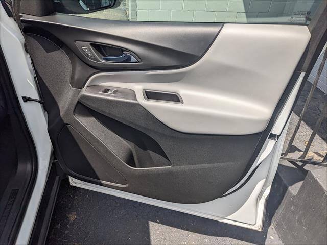 Used 2018 Chevrolet Equinox LS AWD/4WD image 18