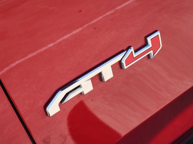 Used 2024 GMC Yukon AT4 w/ Technology Package AWD/4WD image 12