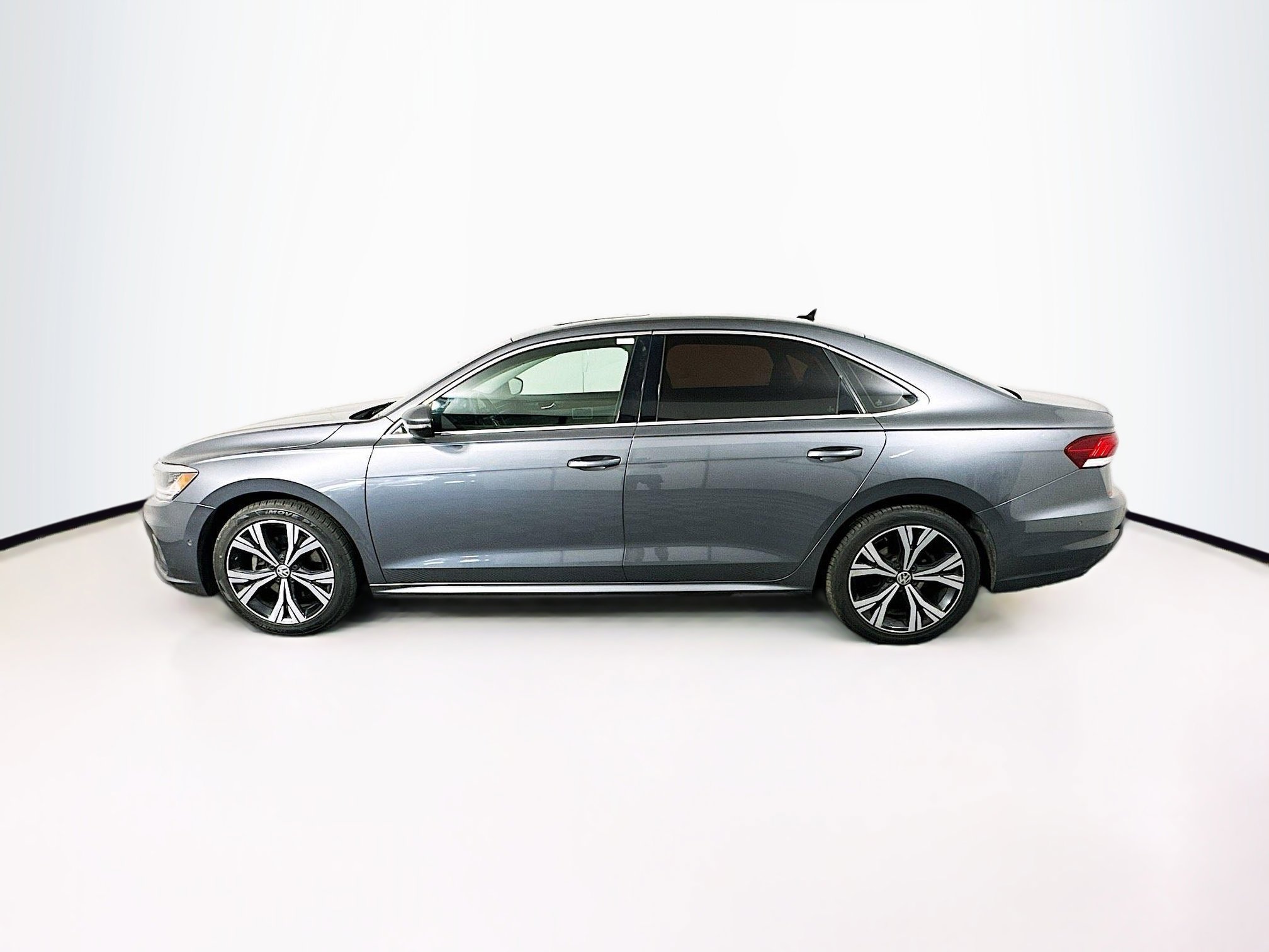 Used 2020 Volkswagen Passat 2.0T SEL image 4