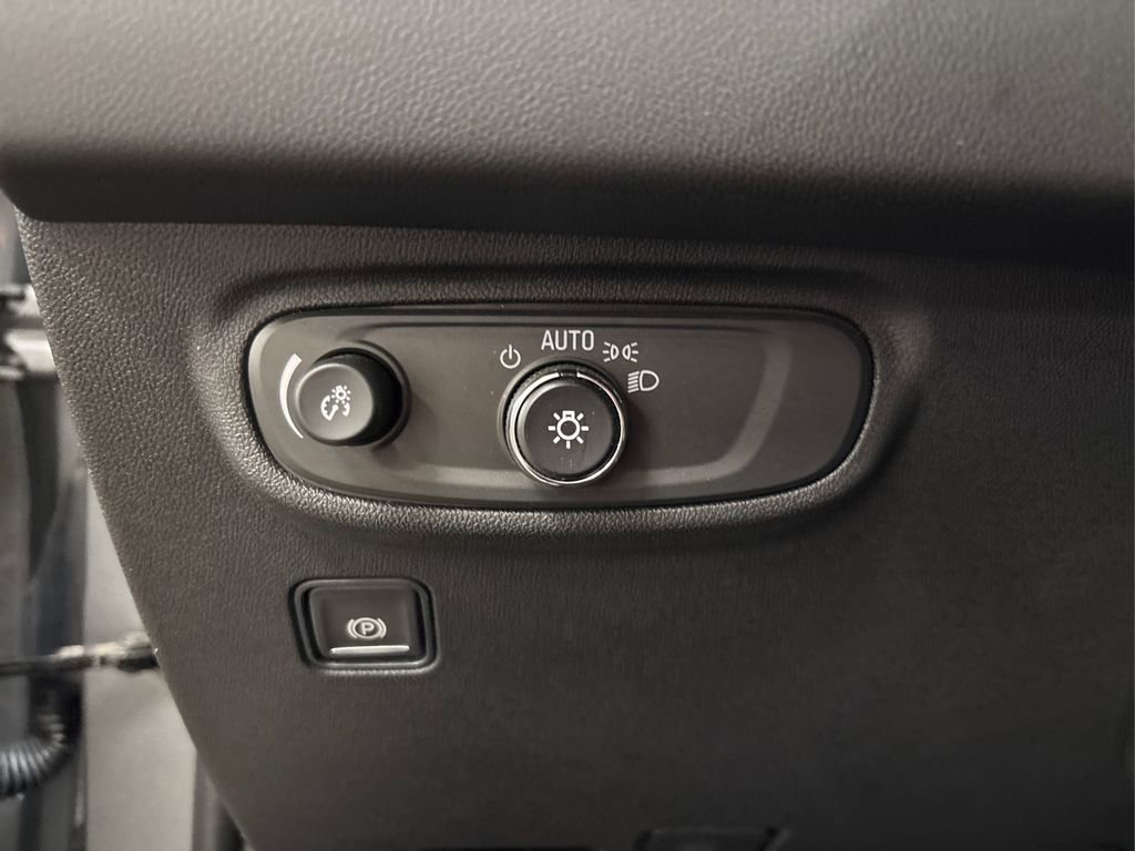 Used 2023 GMC Terrain SLE image 25