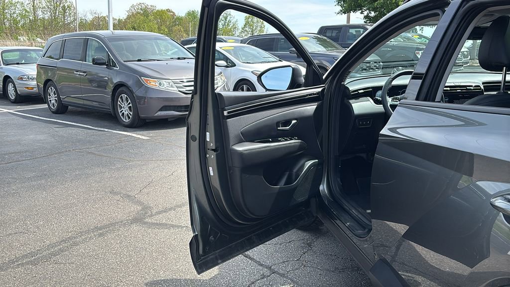 Used 2023 Hyundai Tucson Limited AWD/4WD image 11