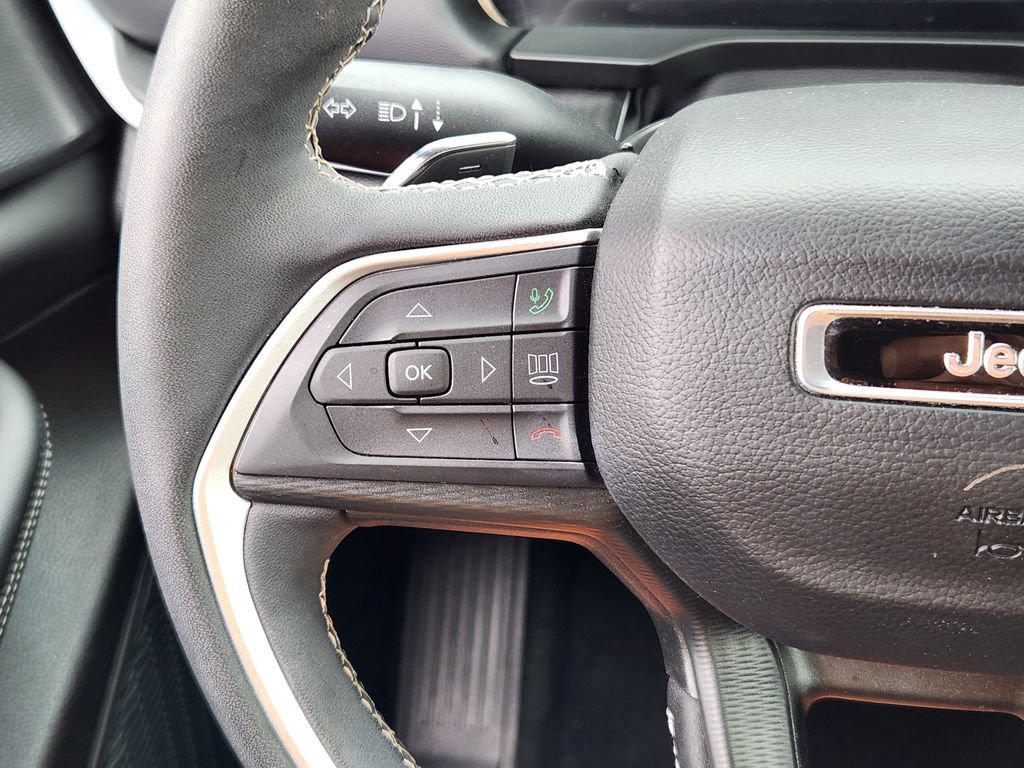 Used 2024 Jeep Grand Cherokee L Altitude AWD/4WD image 17