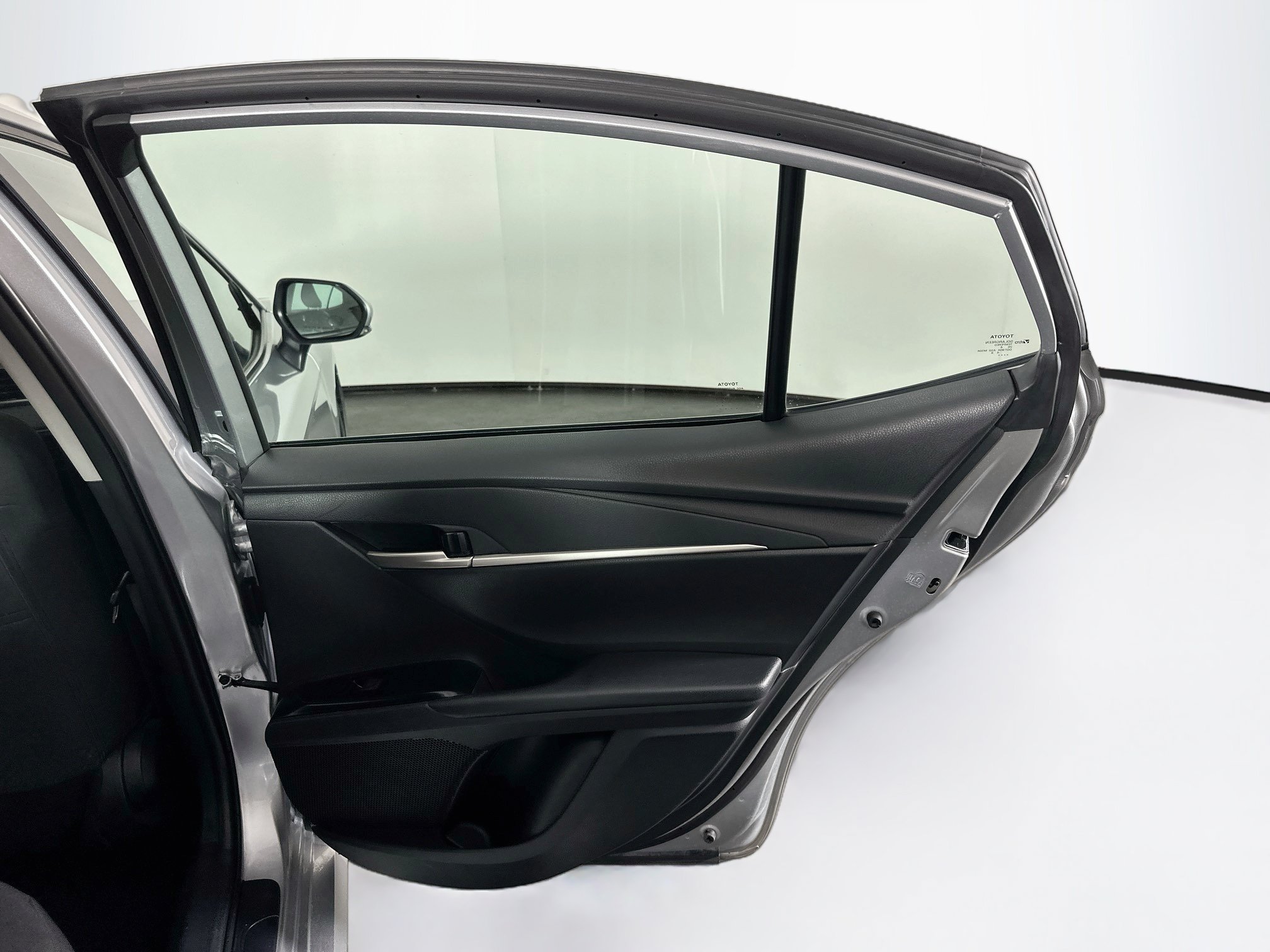Used 2025 Toyota Camry LE FWD image 30