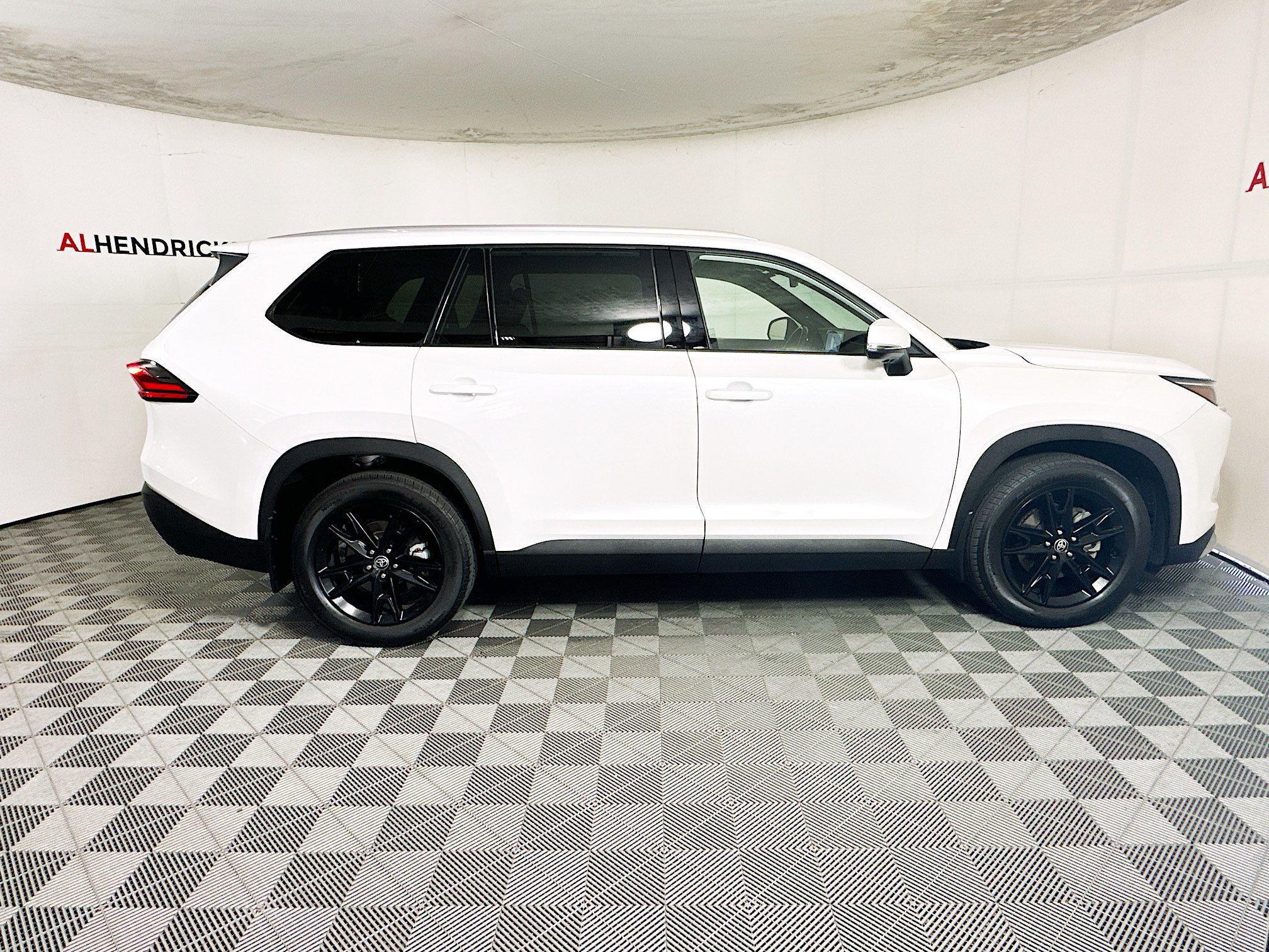 Used 2024 Toyota Grand Highlander AWD Hybrid image 2