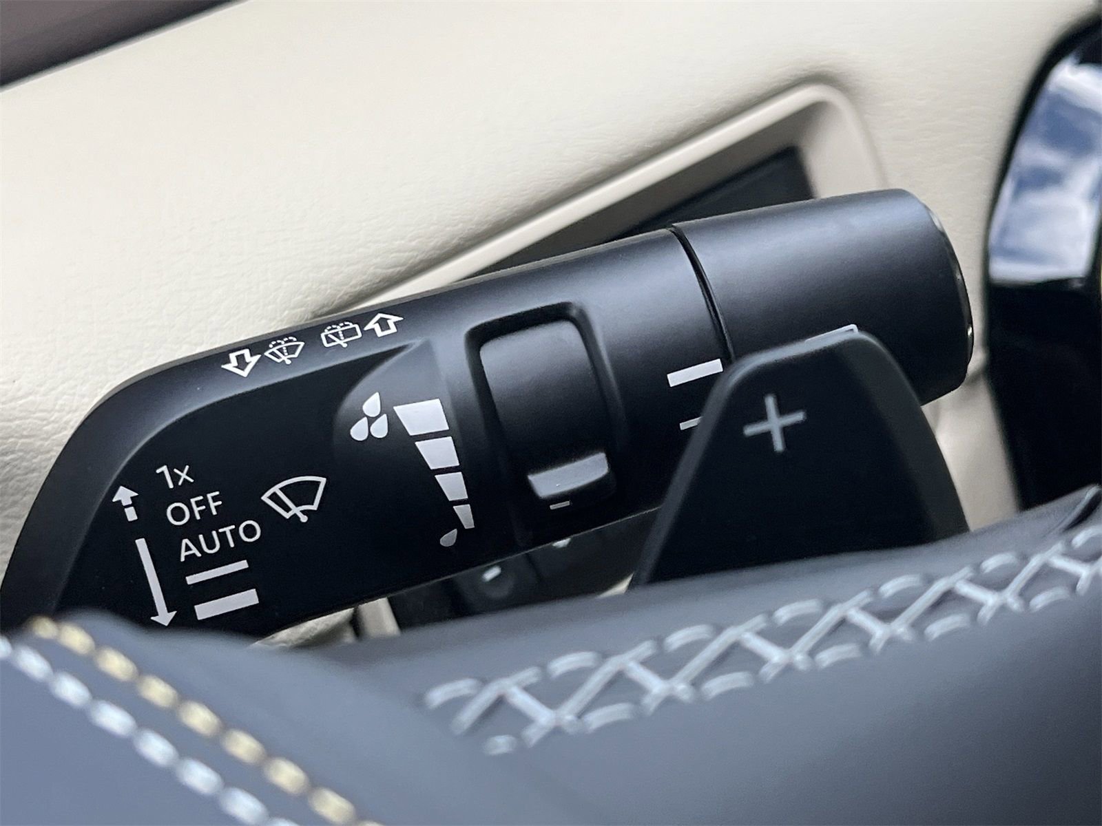 New 2025 Nissan Armada Platinum Reserve image 14