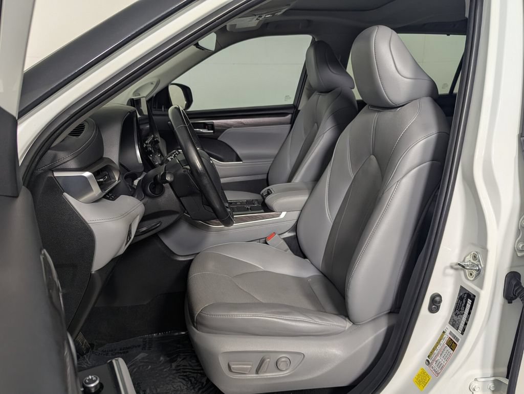 Used 2021 Toyota Highlander Limited FWD image 14