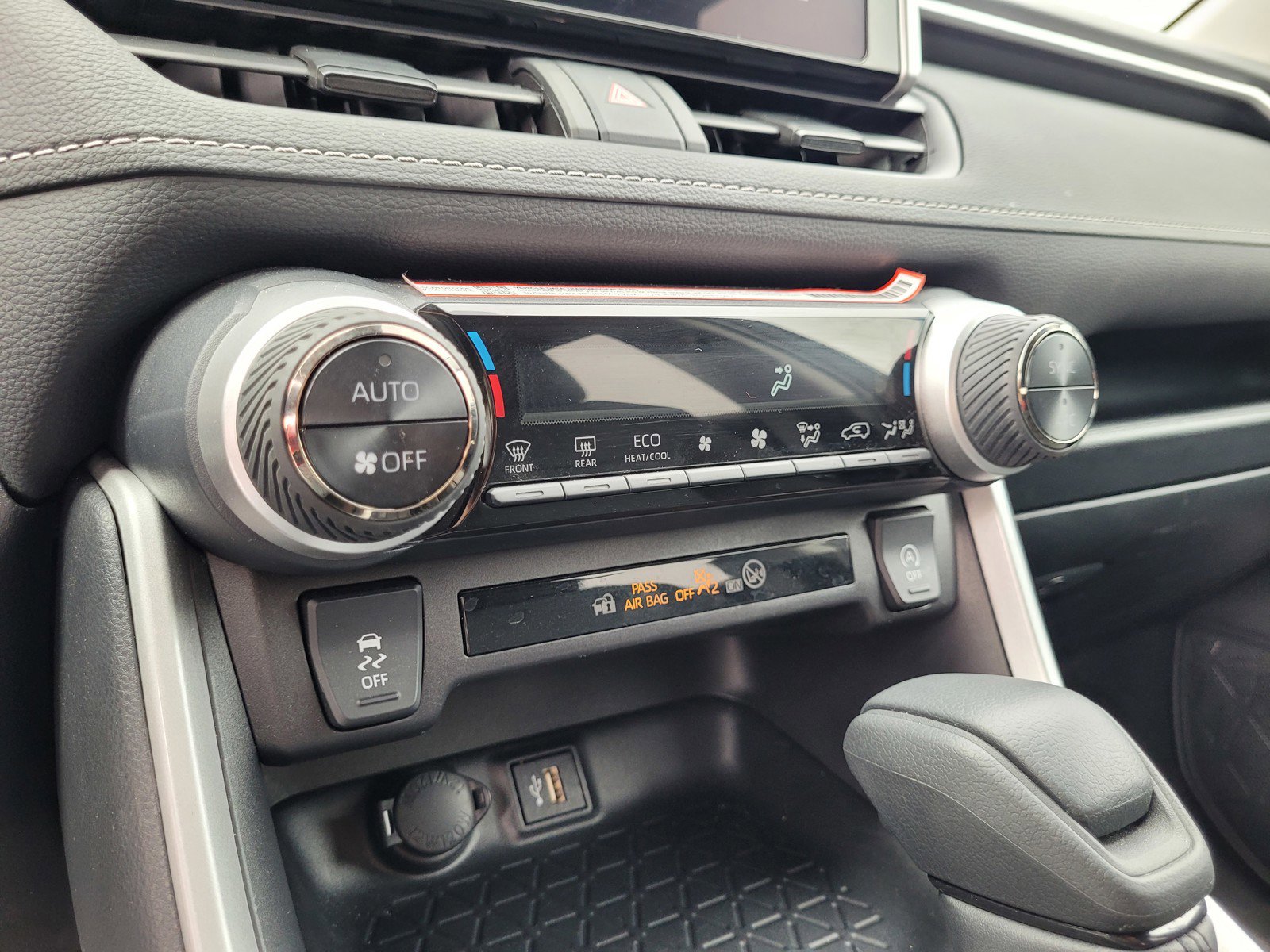 Used 2025 Toyota RAV4 XLE image 18