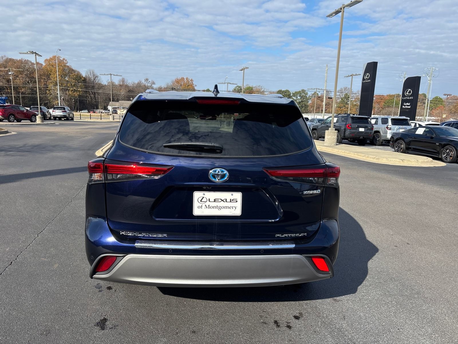 Used 2023 Toyota Highlander Platinum image 4