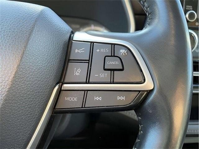 Used 2022 Toyota Highlander XLE image 98