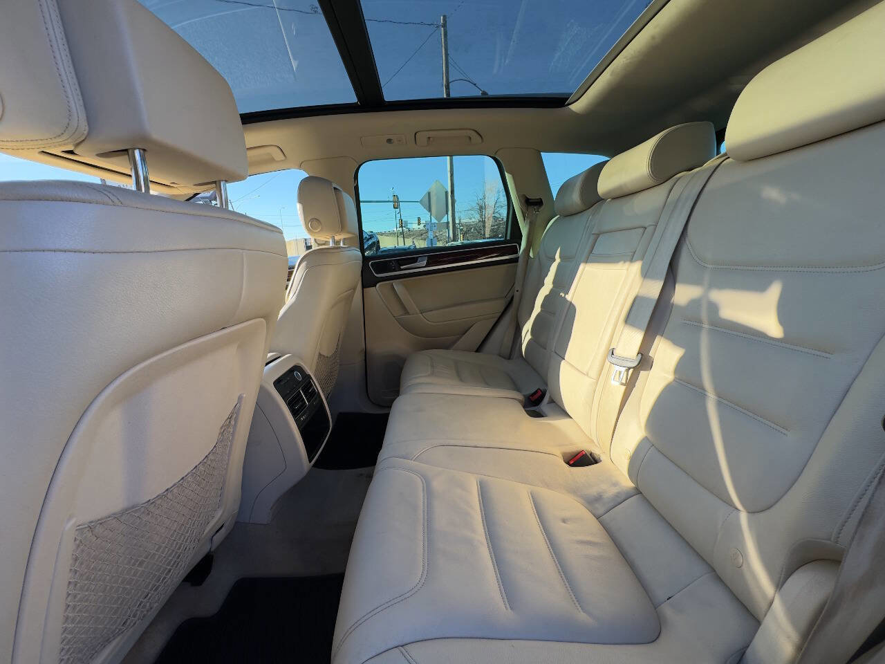 Used 2013 Volkswagen Touareg Sport image 11