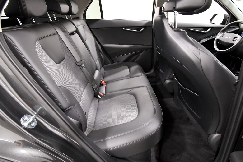 Certified 2025 Kia Niro EX FWD image 17