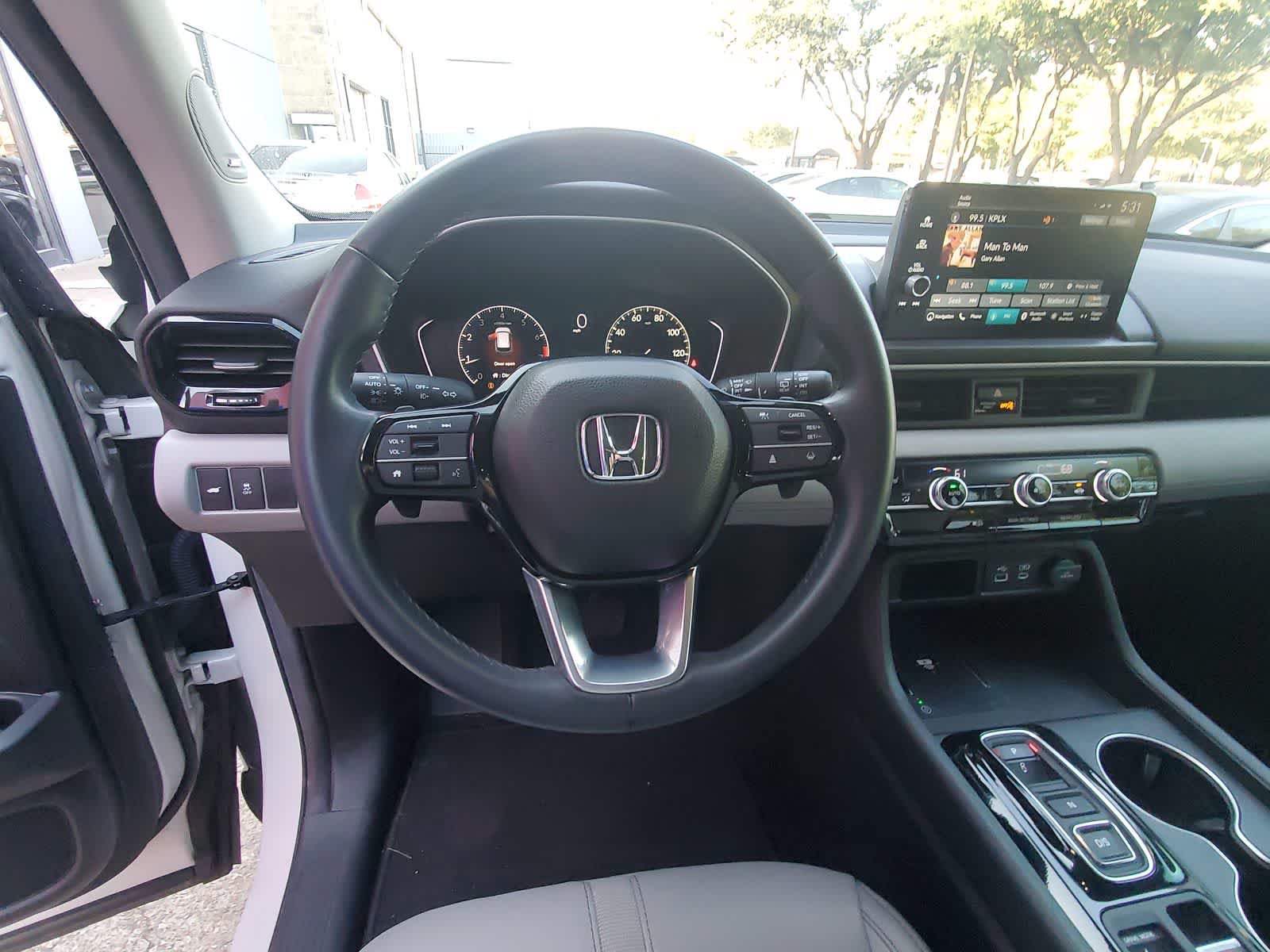 Used 2025 Honda Pilot Touring image 14