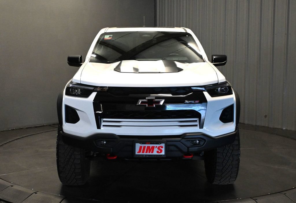 Used 2024 Chevrolet Colorado ZR2 AWD/4WD image 2