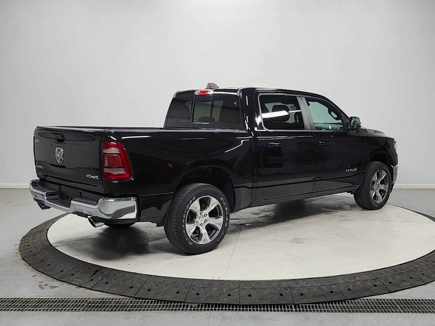 Used 2023 RAM 1500 Laramie AWD/4WD image 7