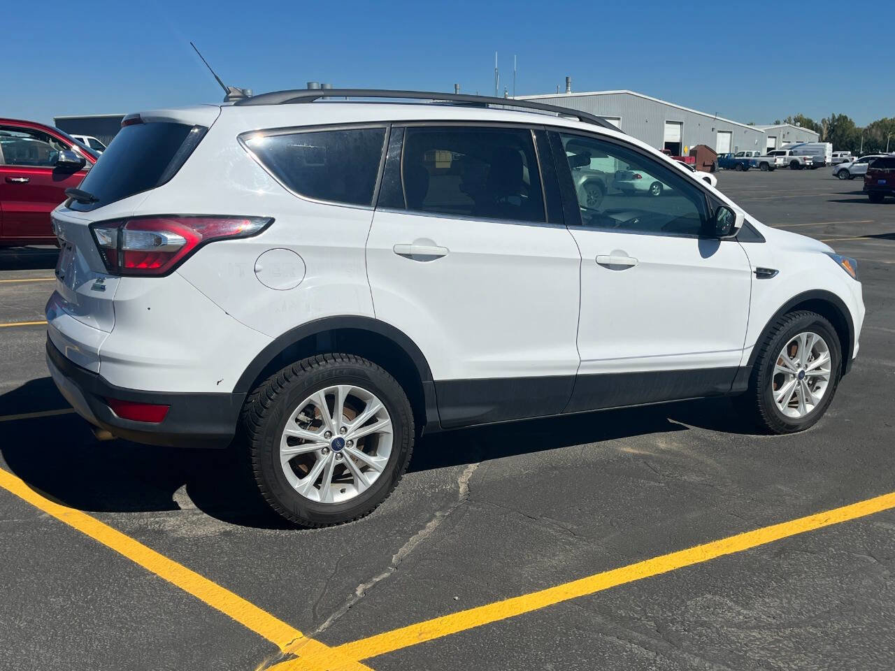 Used 2018 Ford Escape SE w/ SE Sync 3 Package image 4