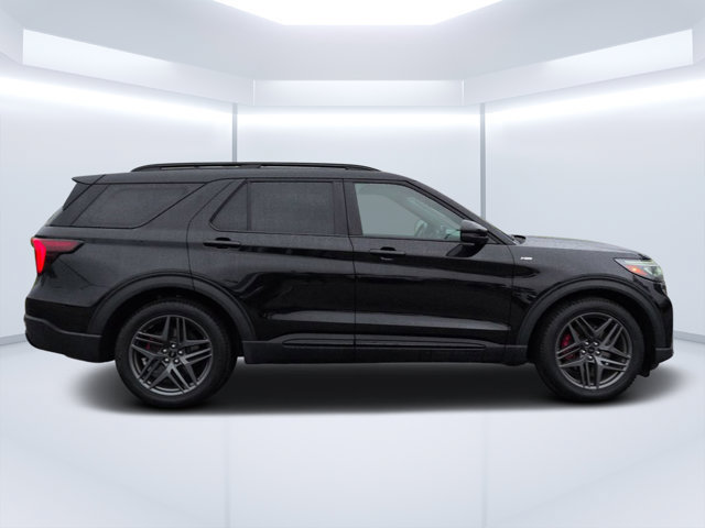 Used 2026 Ford Explorer ST-Line w/ ST-Line Street Pack RWD image 2