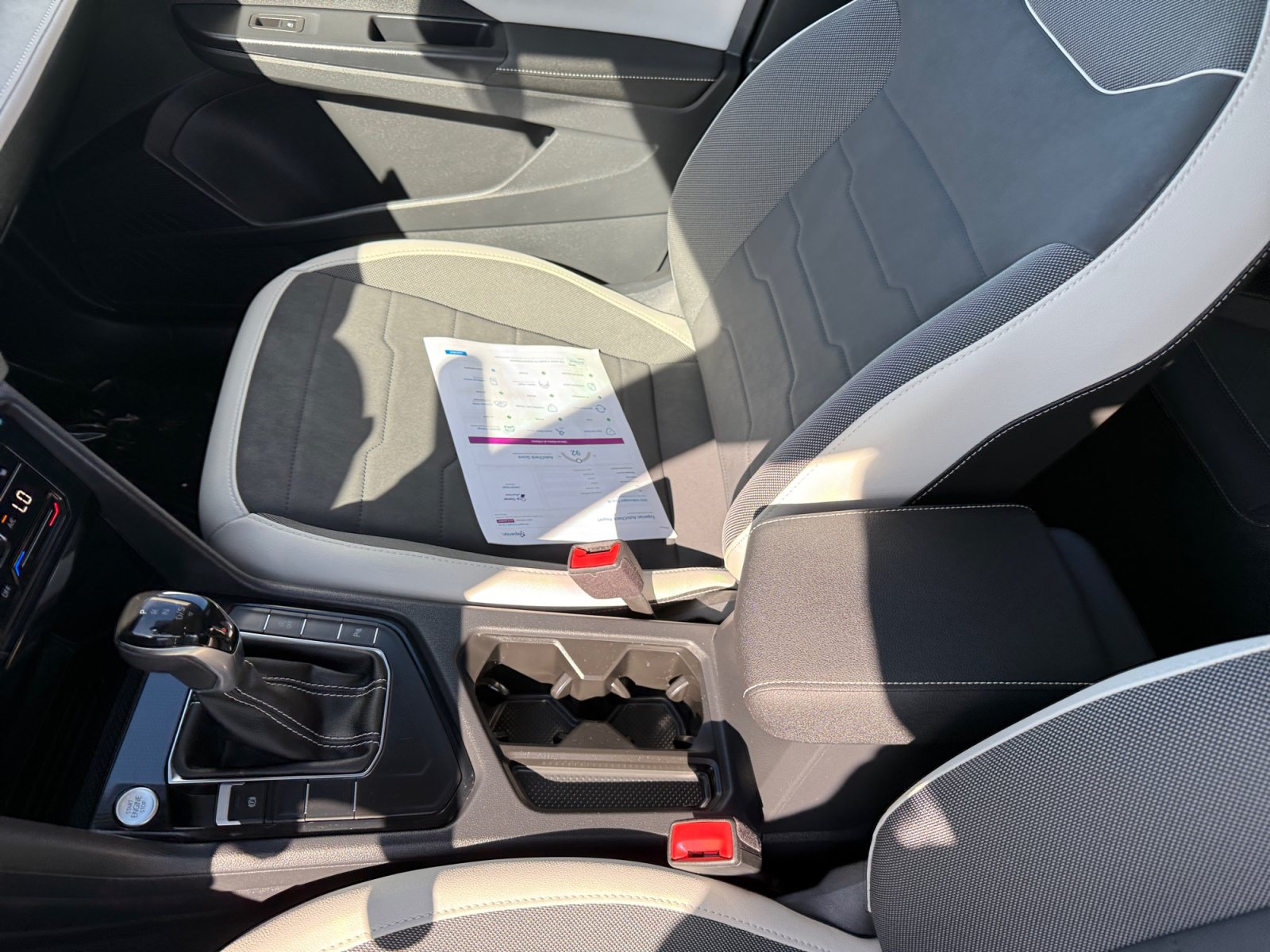 Certified 2025 Volkswagen Taos SE w/ Panoramic Sunroof Package FWD image 14