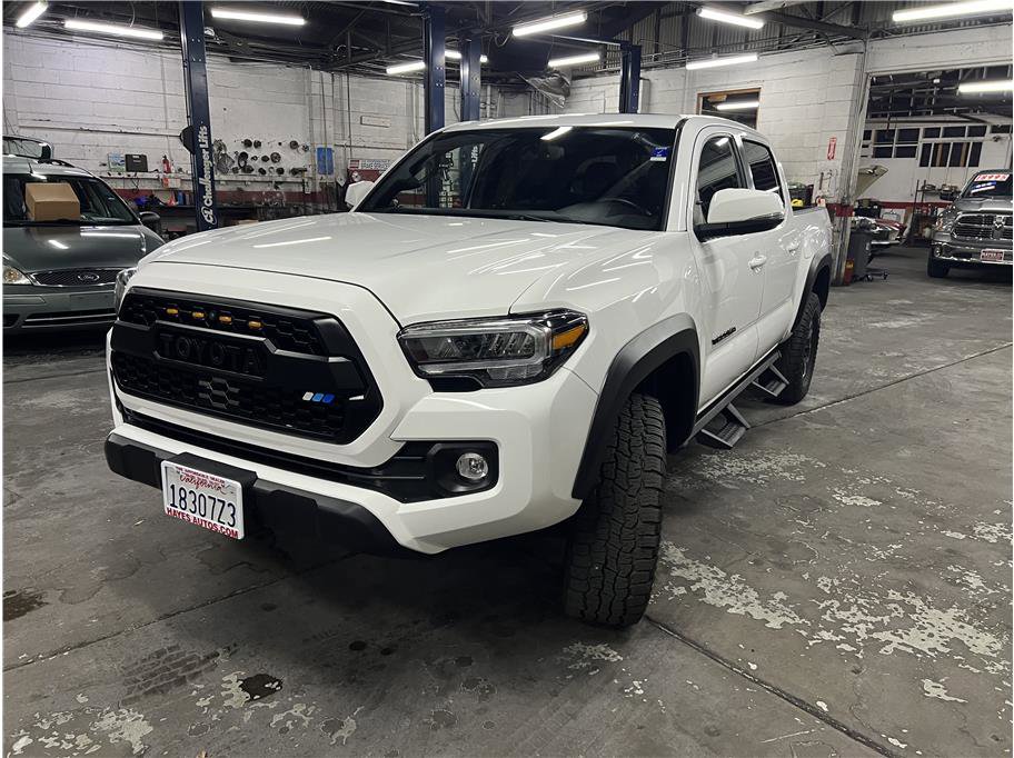 Used 2022 Toyota Tacoma TRD Off-Road image 3