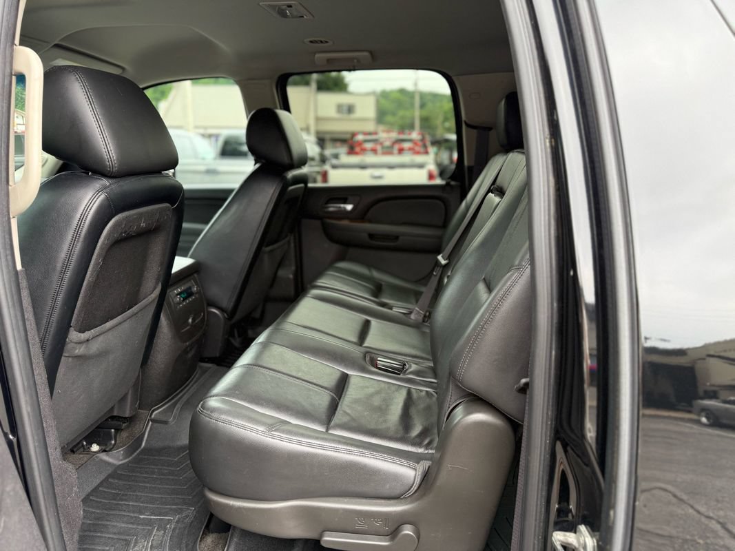 Used 2011 Chevrolet Suburban 2500 LS AWD/4WD image 9
