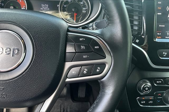 Used 2019 Jeep Cherokee Limited w/ Technology Group AWD/4WD image 12
