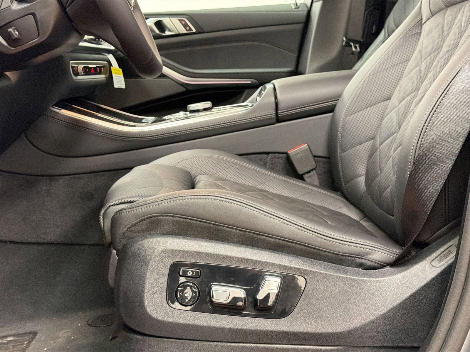 Used 2026 BMW X5 xDrive40i w/ M Sport Package AWD/4WD image 14