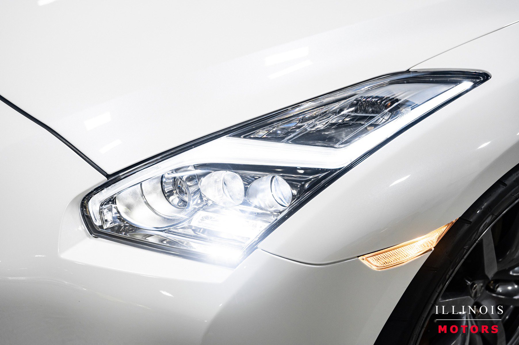 Used 2014 Nissan GT-R Premium image 10