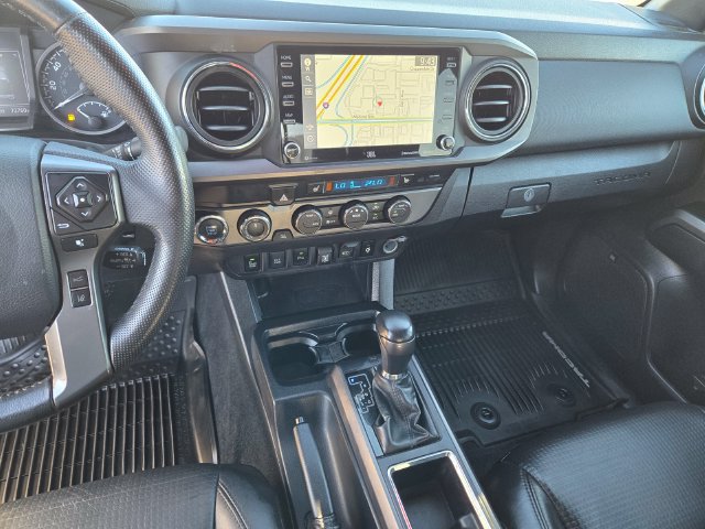 Used 2020 Toyota Tacoma TRD Off-Road w/ TRD Premium Off Road Package AWD/4WD image 17