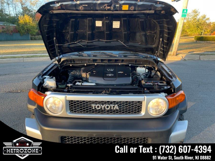 Used 2007 Toyota FJ Cruiser Manual Transmission image 12