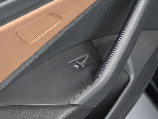 Used 2025 Volkswagen Jetta SEL FWD image 24