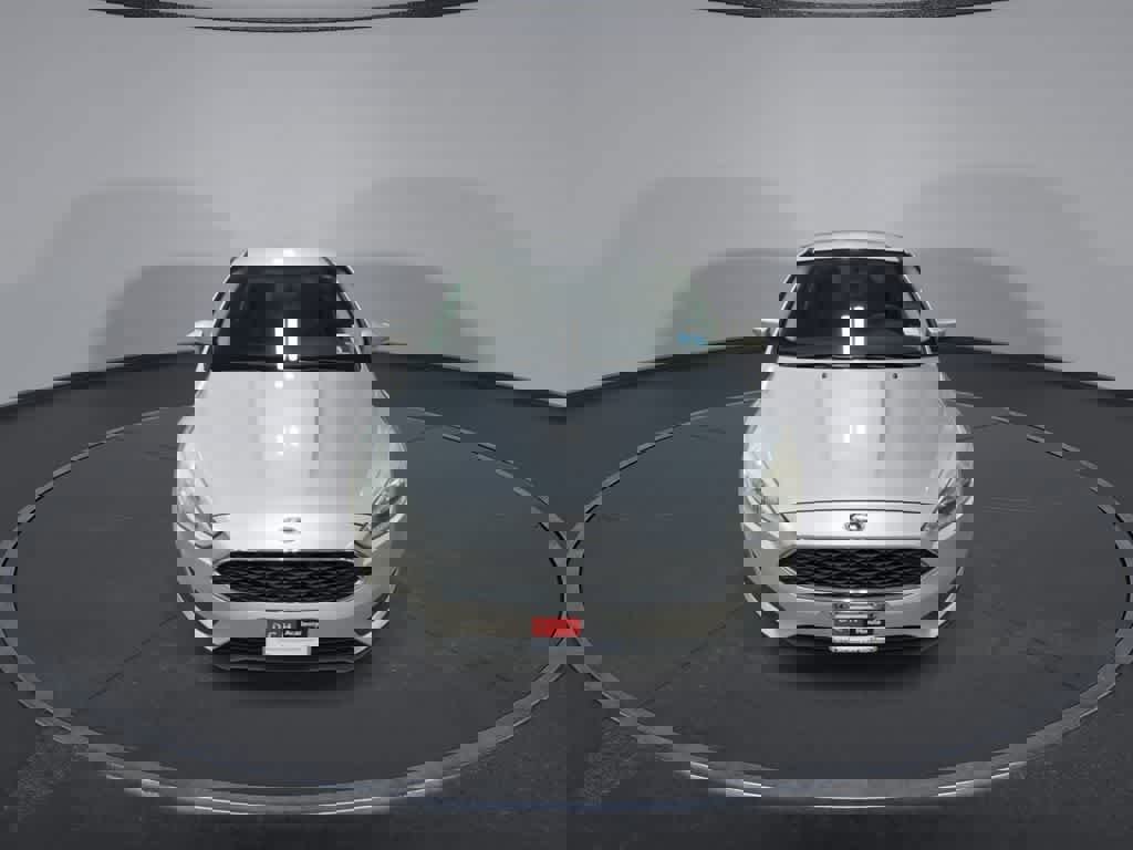 Used 2016 Ford Focus SE w/ SE Power Seat Package image 3