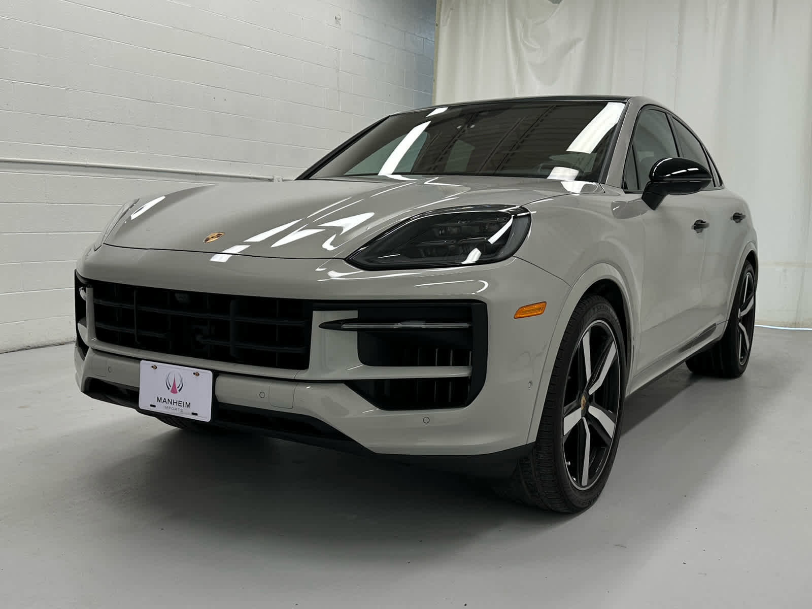 Used 2024 Porsche Cayenne S image 4