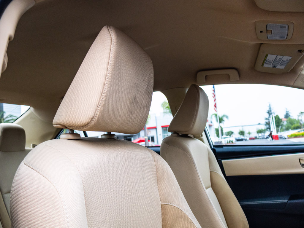 Used 2017 Toyota Corolla LE w/ Carpet Mat Package (TMS) FWD image 18