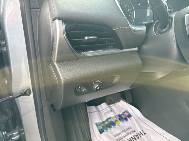 Used 2023 Chevrolet Traverse LT image 17