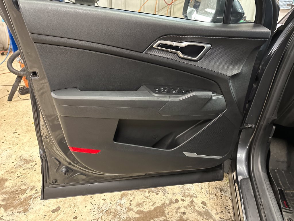 Used 2023 Kia Sportage LX AWD/4WD image 15