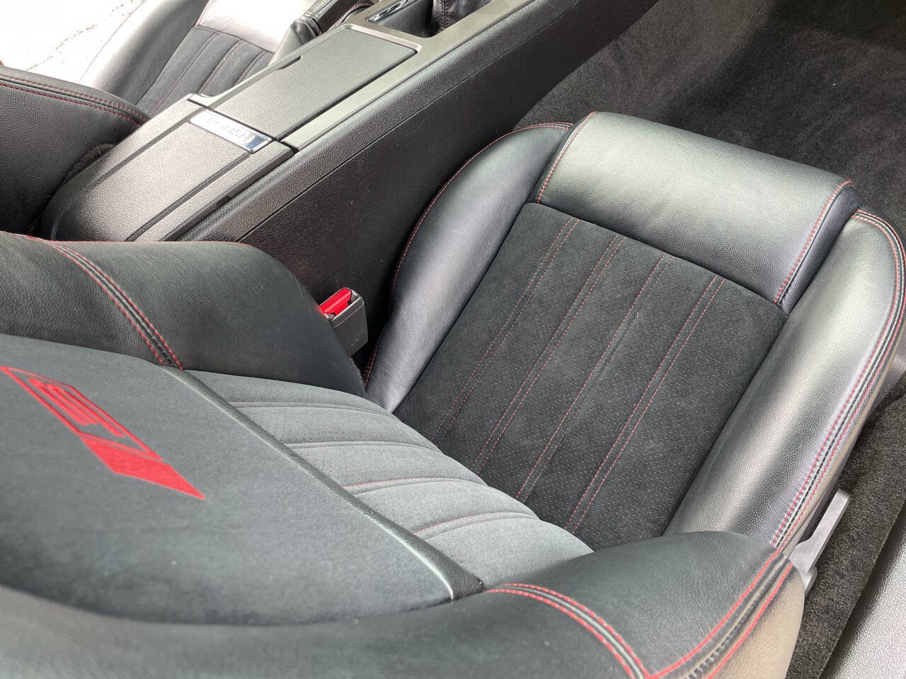 Used 2012 Ford Mustang GT Premium RWD image 40