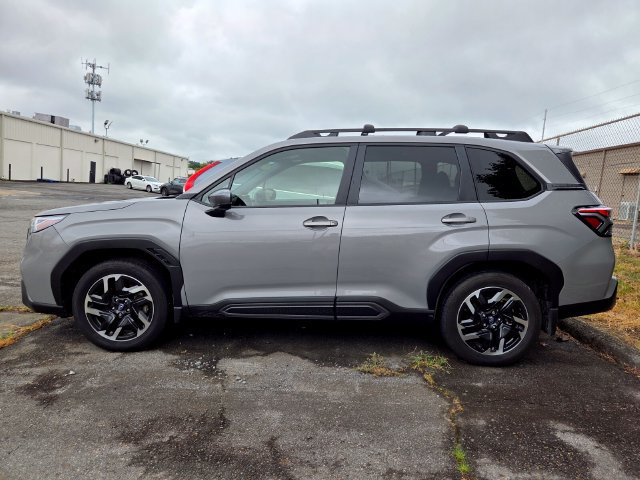 Used 2025 Subaru Forester Limited AWD/4WD image 7