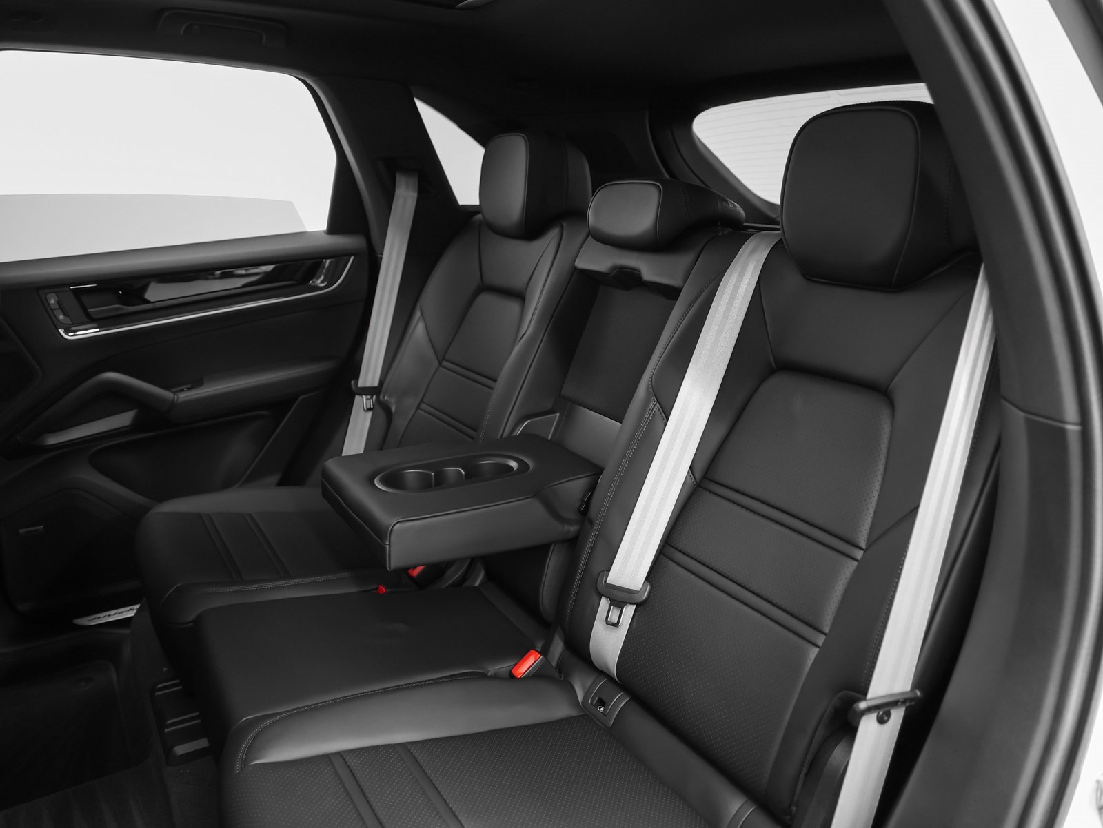 Used 2025 Porsche Cayenne image 39