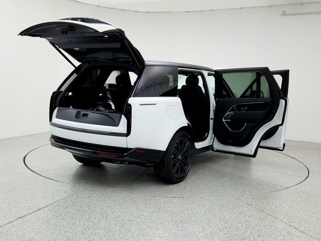 New 2025 Land Rover Range Rover Long Wheelbase SE image 11